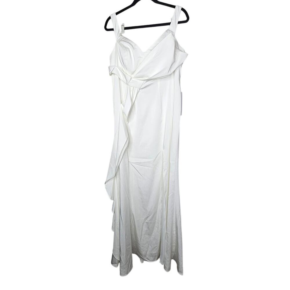NEW Azazie16 Ruby Wedding Dress Diamond White Bridal Minimalist Cut out Back